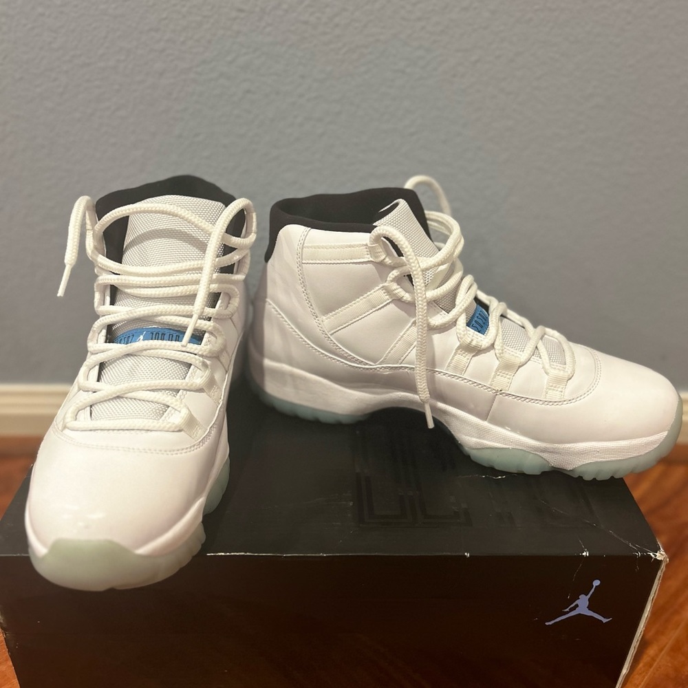 Air Jordan 11 Retro Legend Blue